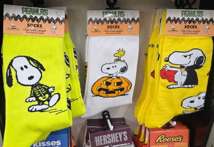 yellow and white peanuts halloween socks 