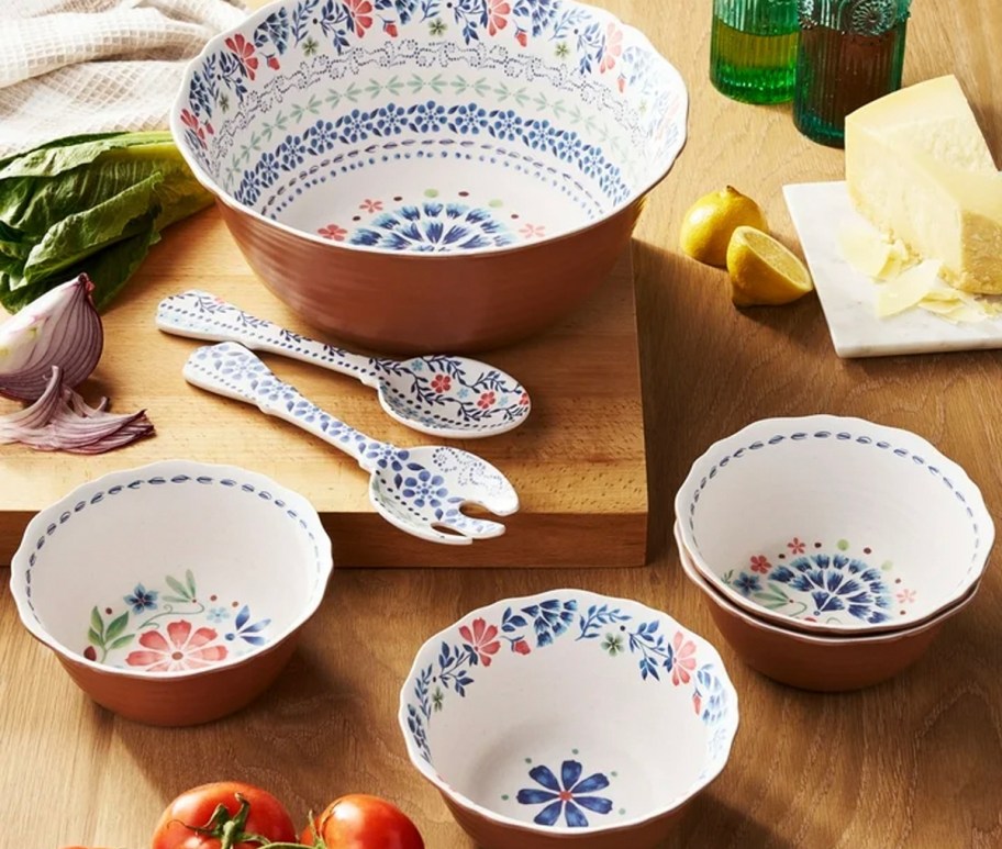 floral white and blue salad bowl kit on table 